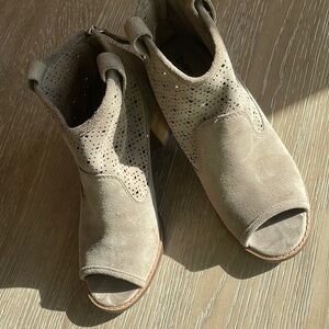 Dirty laundry Trixie split suede grey size 6.5​​​​​​​​